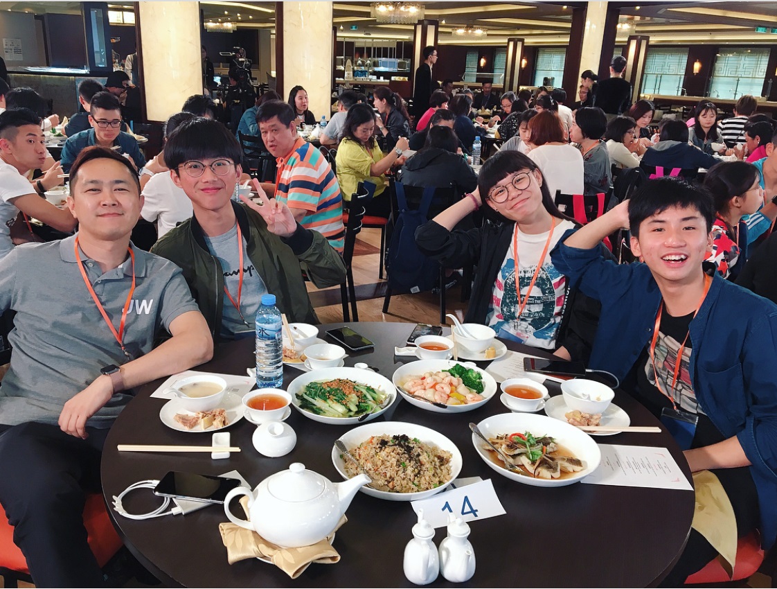 Participants enjoying a happy lunch with their mentors on board the cruise. 