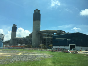 An electrical engineer explaining to the participants where natural gas comes from and how it is processed.