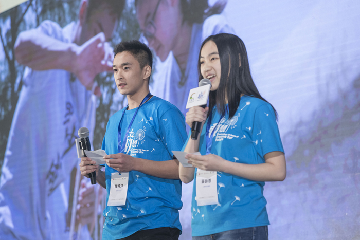 Jimmy Chan (left) and Winnie Sit (right) participated in a “5-day-and-4-night air, sea and land leadership training camp” at the JPC@Pat Heung

