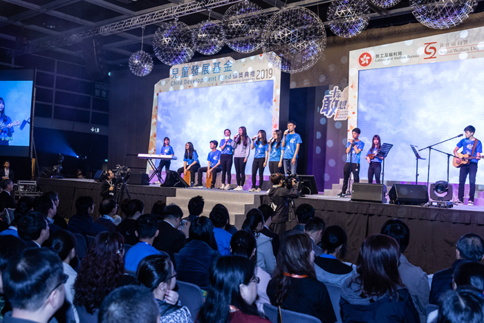 Opening performance by project graduates, singing the self-composed song“童夢同行”.