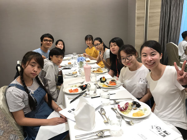 暑期餐桌禮儀及酒店下午茶自助餐