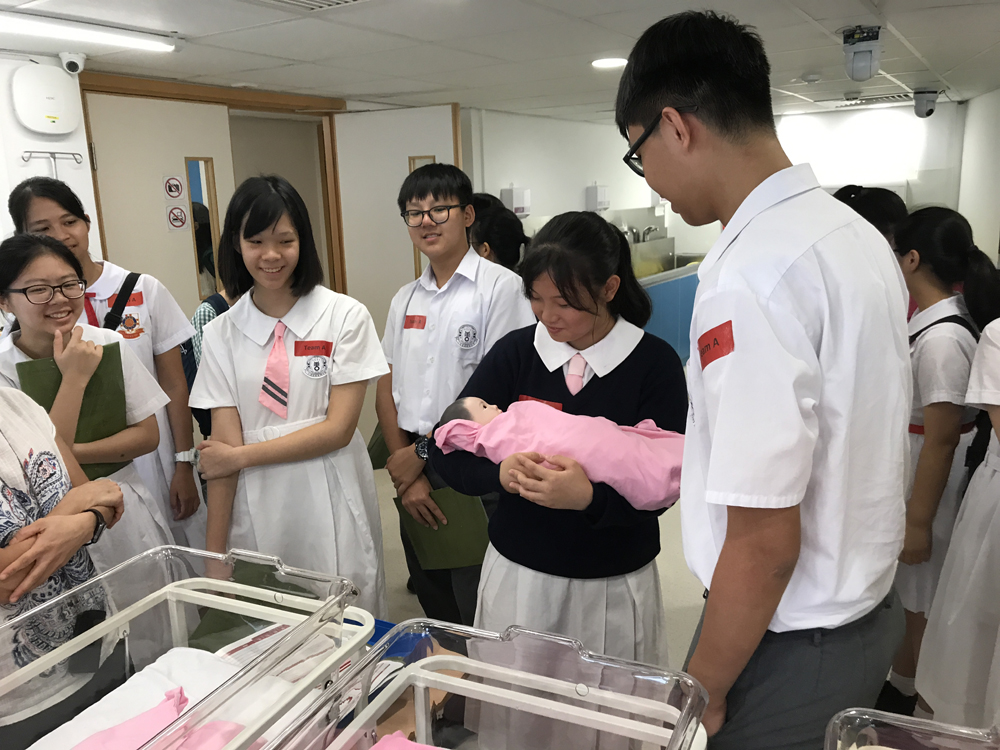 勞福局局長與學生共進高桌晚宴