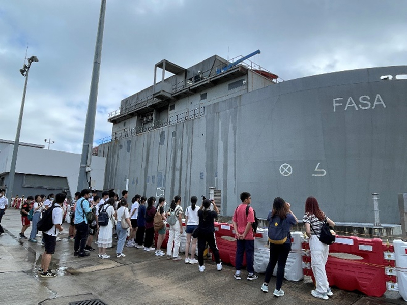 消防處人員講解水上事故訓練場，讓學員認識水上及急流救援服務。