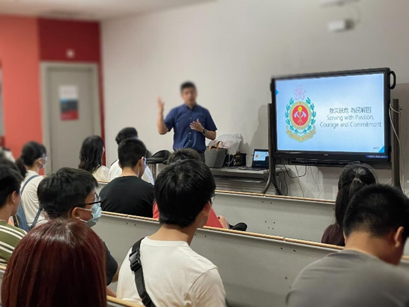 消防處人員向學員簡介工作範疇、入職條件，以及職業發展。