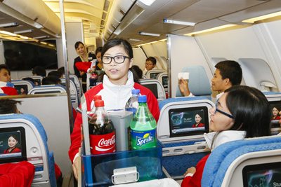 港龍航空「讓理想起飛」成就兒童發展基金學員的飛行夢