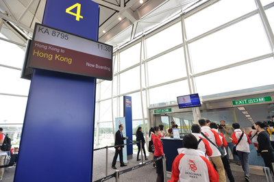 港龍航空「讓理想起飛」成就兒童發展基金學員的飛行夢