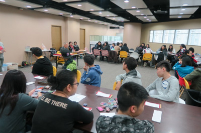 Mr LEE Chak-yue, founder of the Wai Che Printing Company in Wing Lee Street, Sheung Wan, introducing the letterpress printing skills and equipment used in the old days.