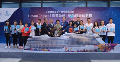 The Chief Executive, Mrs Carrie Lam(ninth left); the Secretary for Labour and Welfare, Dr Law Chi-kwong (seventh left); the Permanent Secretary for Labour and Welfare, Ms Chang King-yiu (eighth right); the President of Genting Cruise Lines, Mr Kent Zhu (eighth left); the President of Dream Cruises, Mr Thatcher Brown (ninth right); the Captain of Dream Cruises, Mr Jan Blomqvist (sixth right); and other guests officiating at the ceremony.