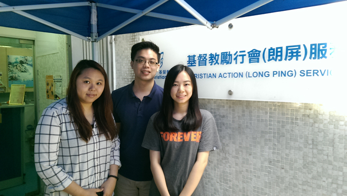 Mr Martin LEE (middle), Assistant Manager of the Christian Action, and mentee SUEN Ka-wai (right)