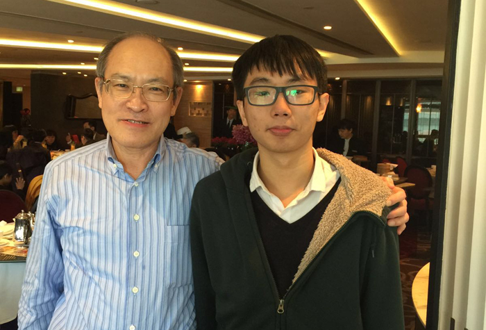 督導委員黃奕鑑與李同學的合照
